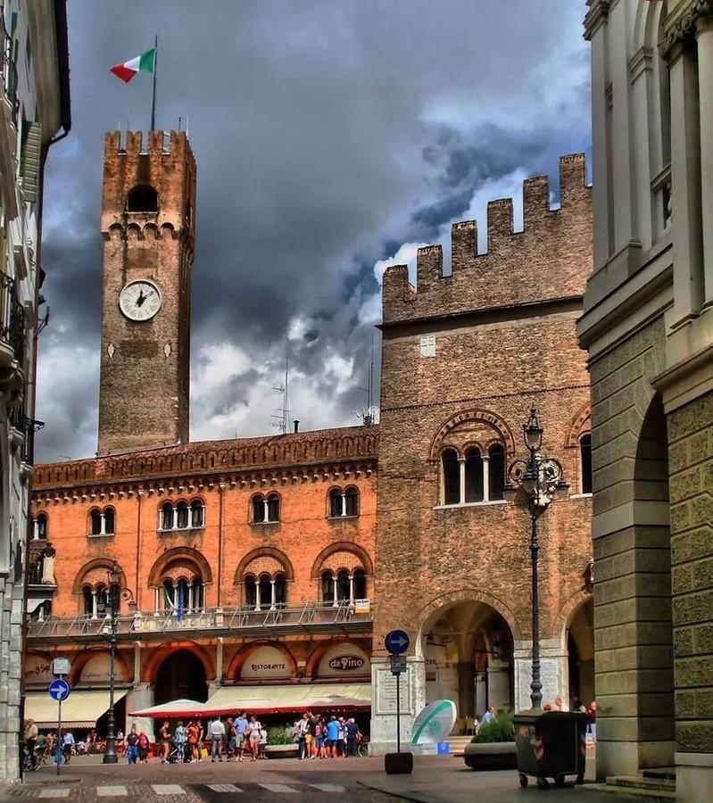 Holiday Treviso Suite Lombardi ภายนอก รูปภาพ